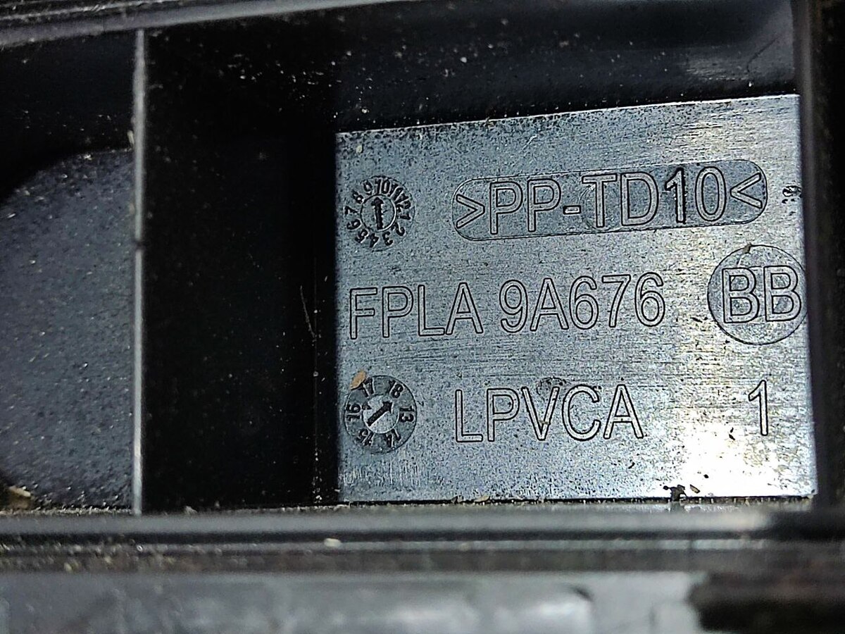 LR057623 Krata kanałowa do prac.powietrza RANGE ROVER SPORT (L494) 2013-używane